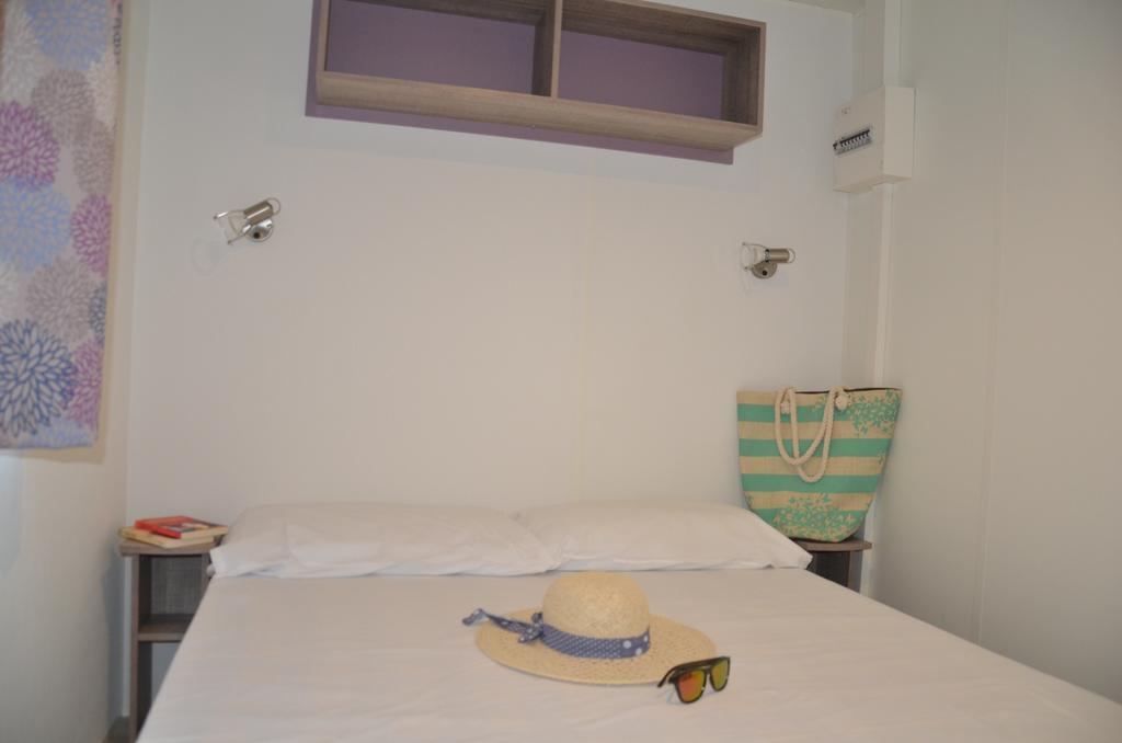 Happy Camp Mobile Homes In Domaine La Yole Camping Lodge فالراس بلاج الغرفة الصورة